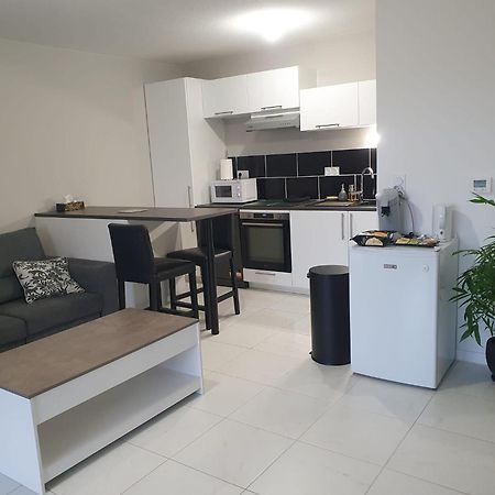 Appartement A Floirac Avec 2 Chambres, Un Parking Prive, Une Terrasse, A 5 Minutes En Voiture De L'Arkea Arena De Bordeaux ภายนอก รูปภาพ