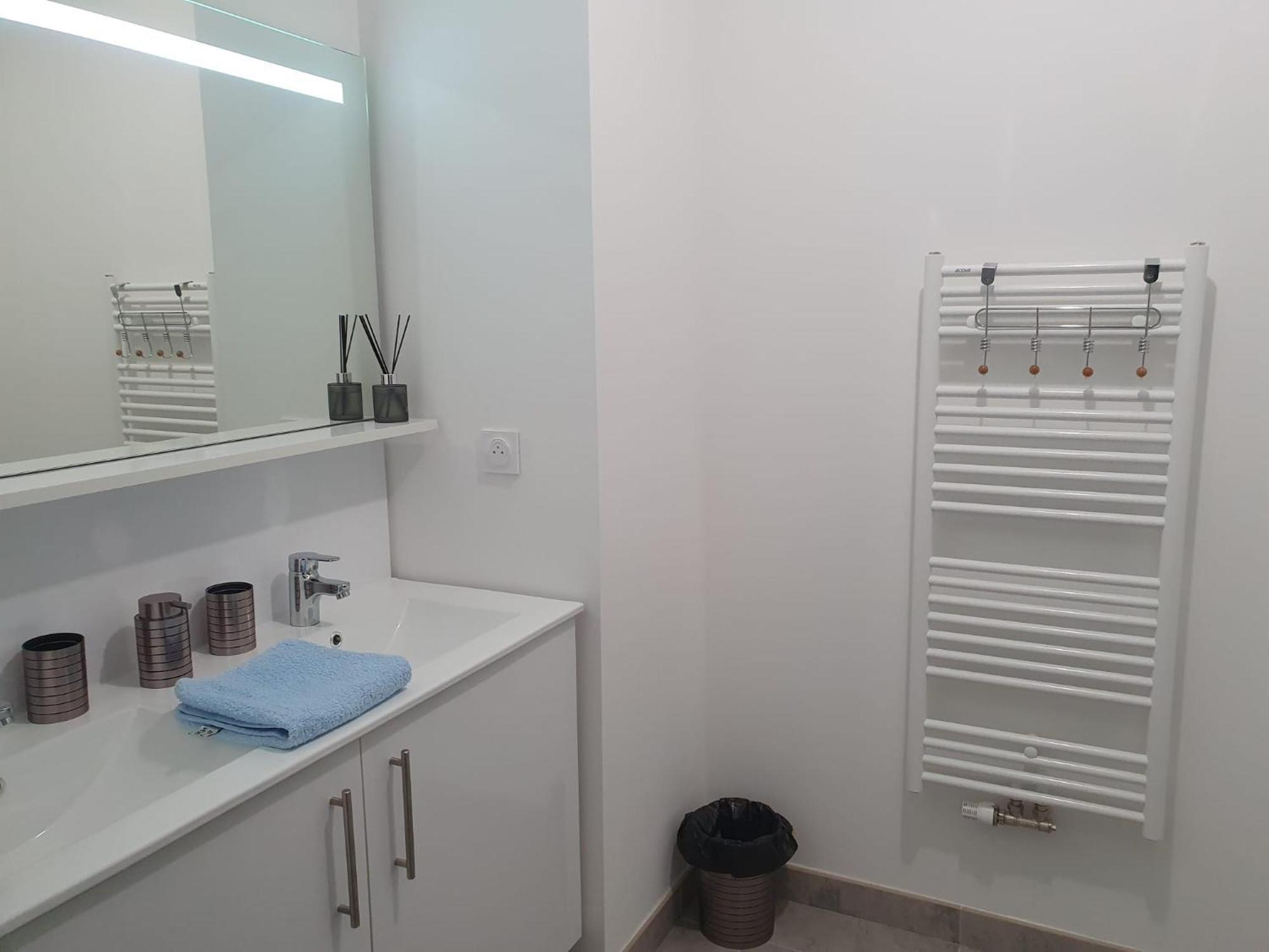 Appartement A Floirac Avec 2 Chambres, Un Parking Prive, Une Terrasse, A 5 Minutes En Voiture De L'Arkea Arena De Bordeaux ภายนอก รูปภาพ
