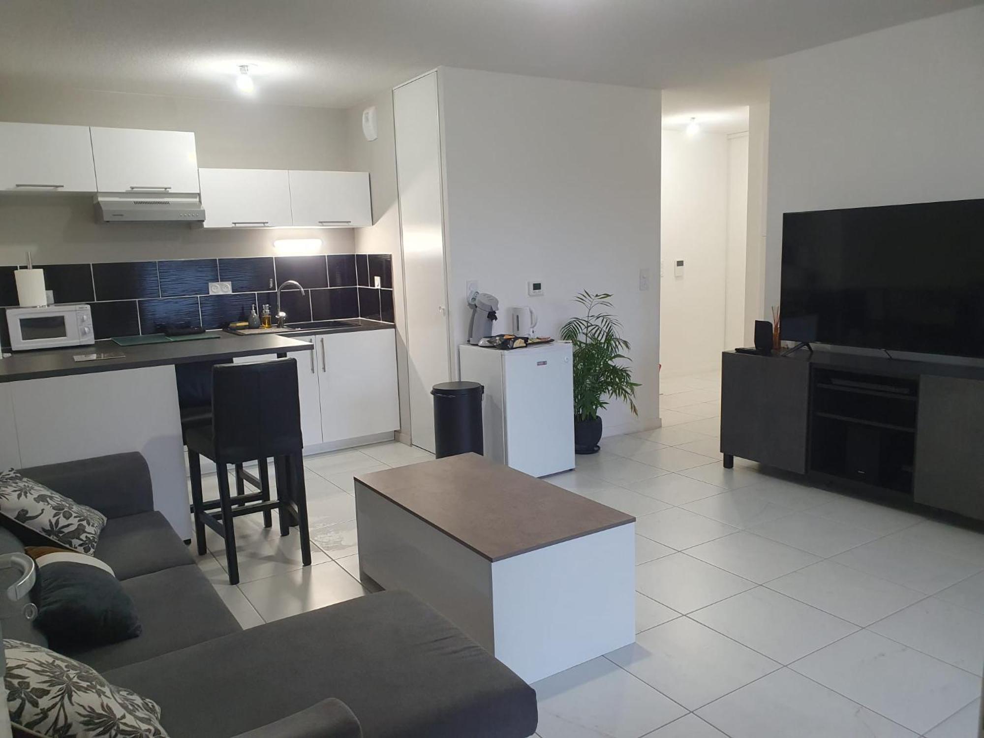 Appartement A Floirac Avec 2 Chambres, Un Parking Prive, Une Terrasse, A 5 Minutes En Voiture De L'Arkea Arena De Bordeaux ภายนอก รูปภาพ