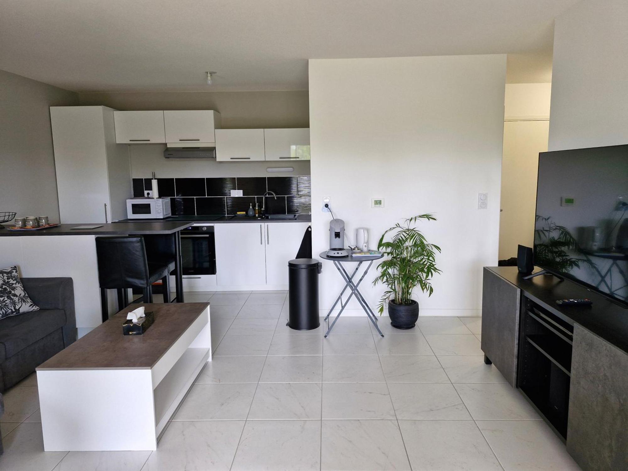 Appartement A Floirac Avec 2 Chambres, Un Parking Prive, Une Terrasse, A 5 Minutes En Voiture De L'Arkea Arena De Bordeaux ภายนอก รูปภาพ